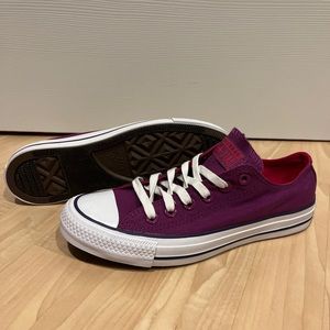 New Womens size 7.5 converse shoes